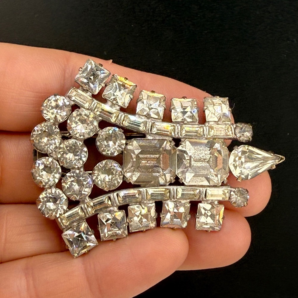 Vintage Rhinestone Fur Clip Silver Tone Multi Cut Clear Crystal Geometric